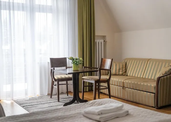 Nocleg ze śniadaniem Zespół Dolina Białego - Pan Tadeusz 3*